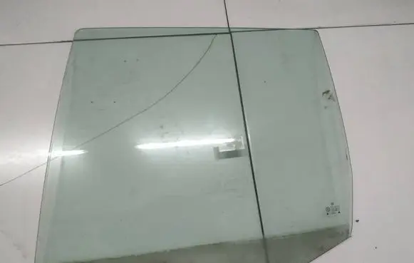 Volkswagen Golf IV Rear door window glass AS2