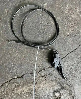 Opel Meriva B Engine bonnet/hood lock release cable 13128231