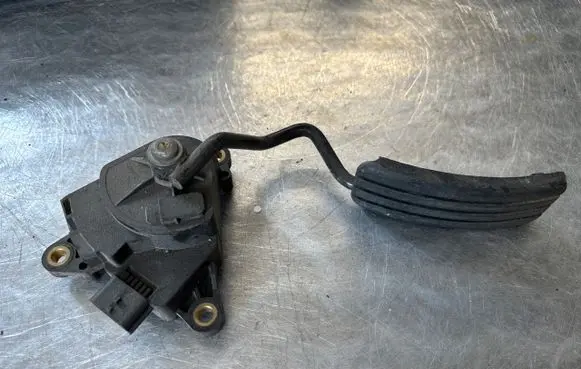 Renault Modus Accelerator throttle pedal 8200139322