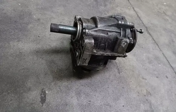 Audi A3 S3 8L Gearbox transfer box case 02M409053E