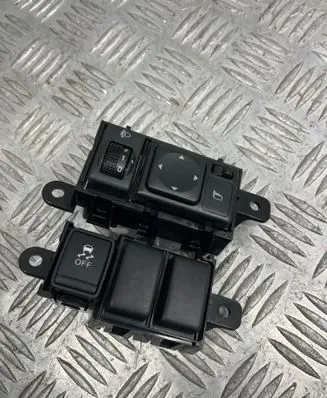 Nissan Juke I F15 Wing mirror switch P10020