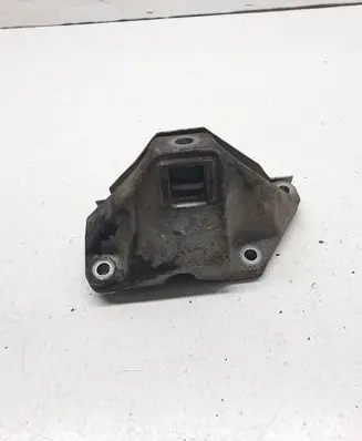 BMW 5 GT F07 Engine mounting bracket 6777628