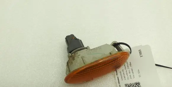 Mitsubishi L200 Front fender indicator light