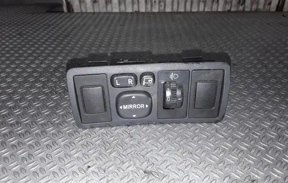 Toyota Avensis T250 Wing mirror switch