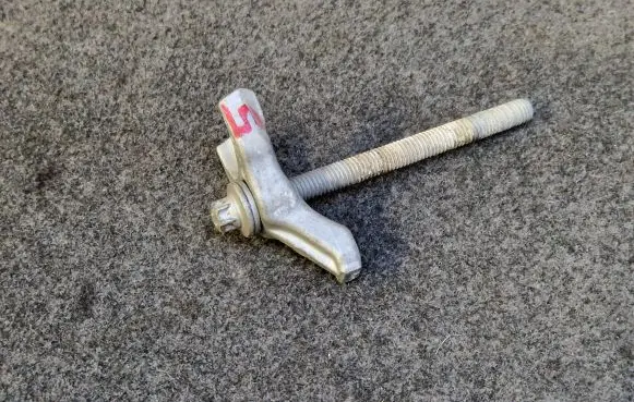 BMW X5 F15 Fuel Injector clamp holder 7797881