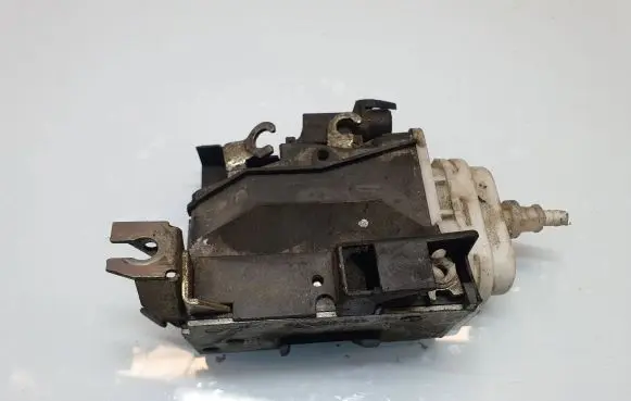 Audi A4 S4 B5 8D Front door lock