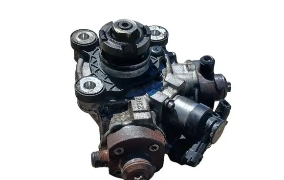Volvo V40 Fuel injection high pressure pump 31372081