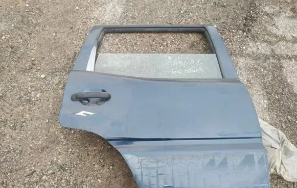 Ford Maverick Rear door melynos
