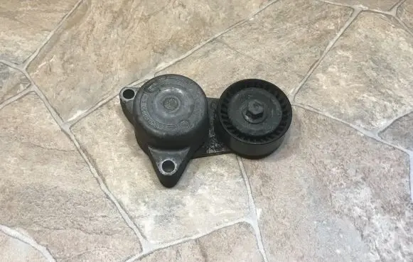 Mercedes-Benz GL X166 Generator/alternator belt tensioner A2782000470