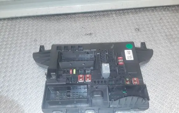 Opel Insignia A Fuse module 22737765