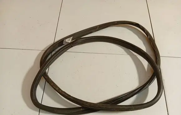 Mercedes-Benz B W245 Rubber seal front coupe door 