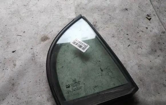 Rear vent window glass