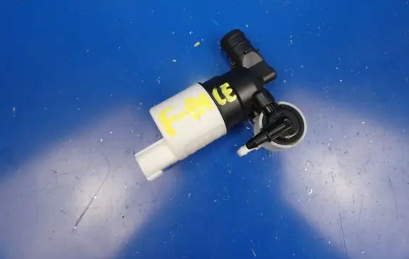 Jaguar F-Pace Windscreen/windshield washer pump 