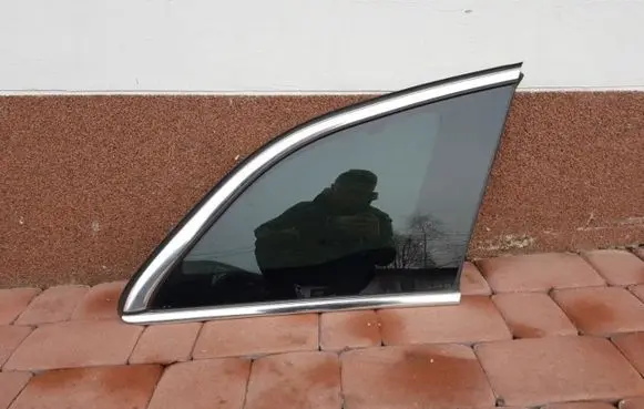 Opel Insignia B Front triangle window/glass 