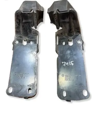 BMW 3 E90 E91 Radiator mount bracket 7117811 7117812