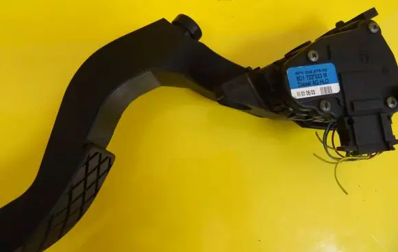 Audi A6 S6 C5 4B Accelerator throttle pedal 8D1723523M