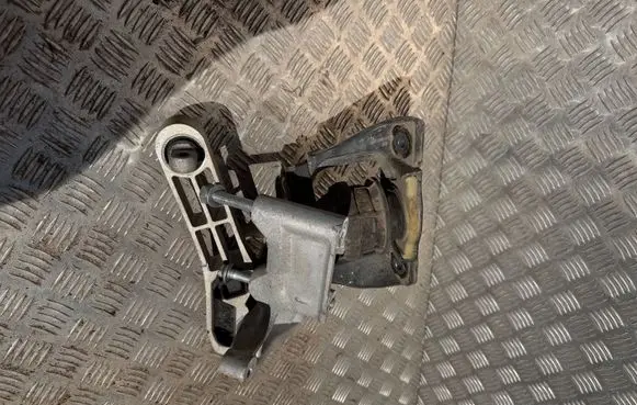 Volvo XC60 Engine mounting bracket 31430490