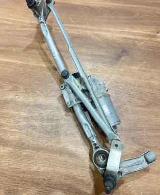 BMW 3 E90 E91 Front wiper linkage and motor 7161711