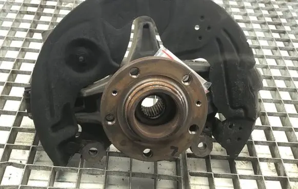 Opel Combo E Front wheel hub spindle knuckle