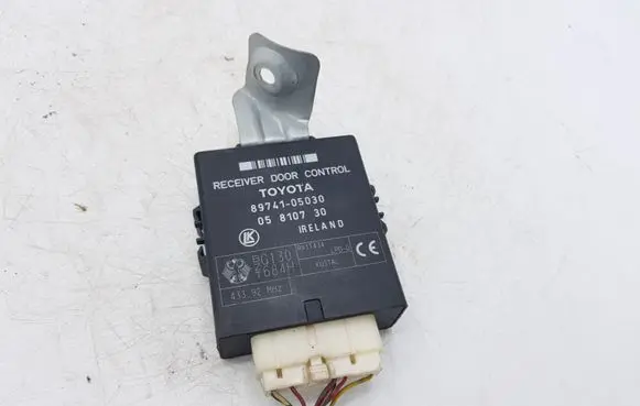 Toyota Avensis T220 Door control unit/module 8974105030 05810730