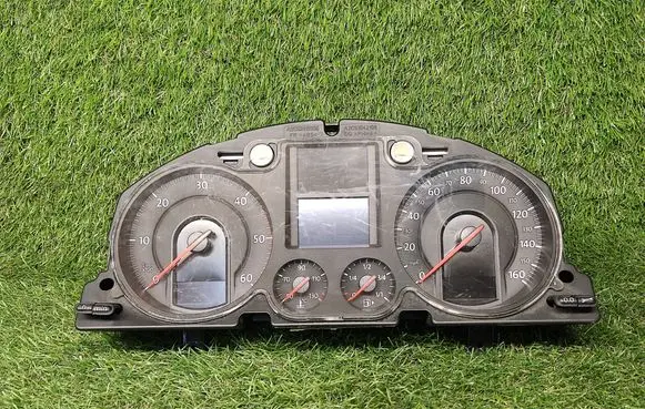 Volkswagen PASSAT B6 Speedometer (instrument cluster) 3C0920960A