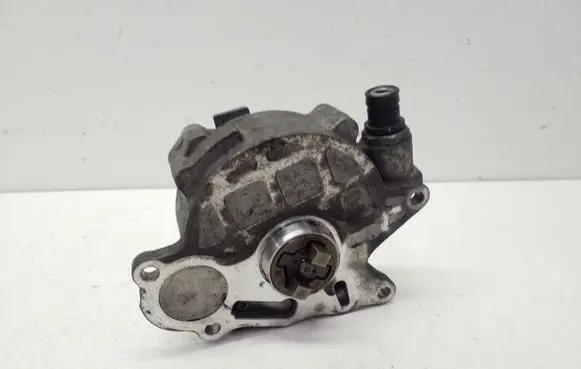 Volkswagen PASSAT B7 Vacuum pump 03L145100