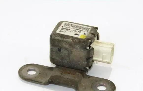 Suzuki Grand Vitara II Airbag deployment crash/impact sensor 3893065j10