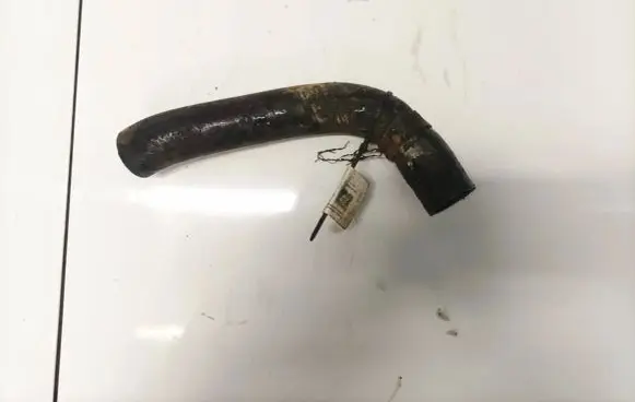 Engine coolant pipe/hose