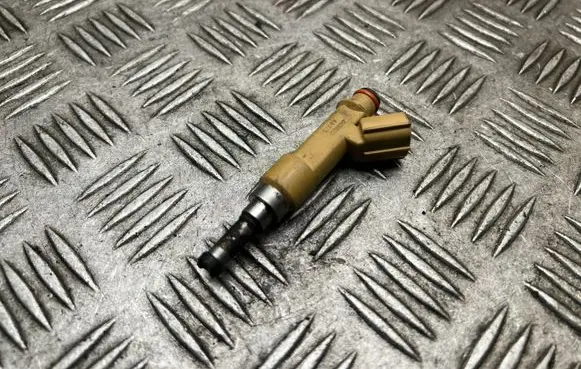 Toyota Prius (XW30) Fuel injector 2325037010