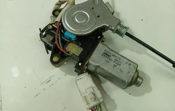 Mazda Premacy Front door window regulator motor CM010440G