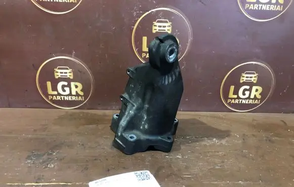 Mercedes-Benz C W204 Engine mounting bracket A6512233404