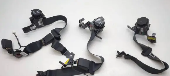 Hyundai Elantra VII Rear seatbelt
