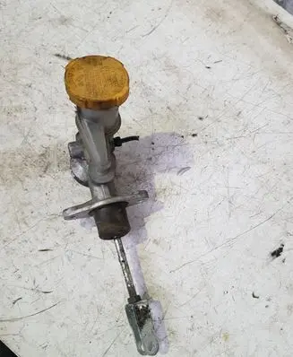 Subaru Outback Master brake cylinder
