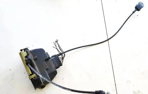 Renault Megane II Rear door lock