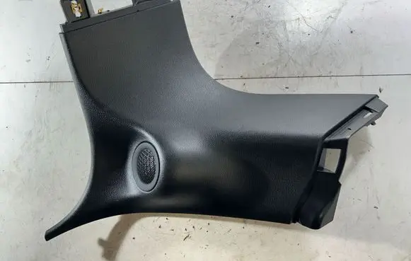 (D)pillar trim (top)