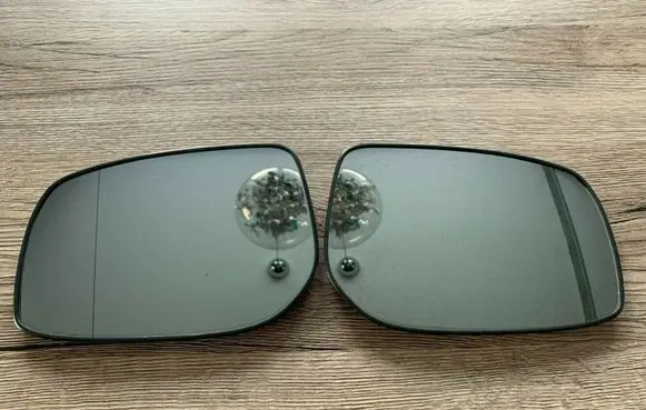 Toyota Avensis T250 Wing mirror glass 3001-821 3001-820
