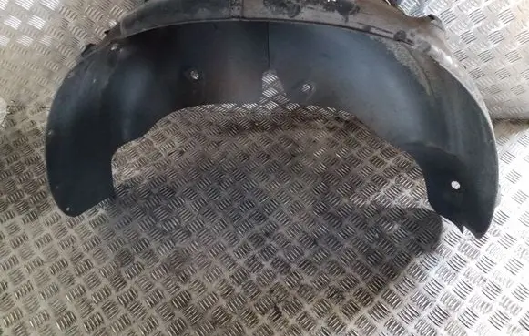 Rear arch fender liner splash guards