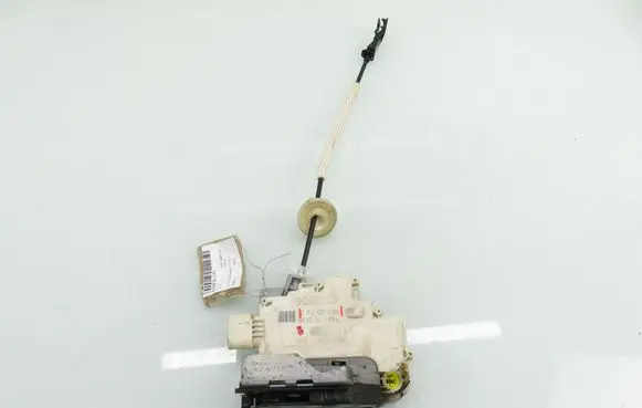 Volkswagen Touareg I Front door lock 8J1837015A