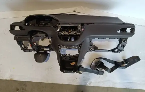 Peugeot 208 I Dashboard 
