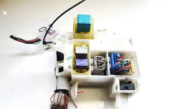 Toyota Corolla E120 E130 Fuse box set 6189 90080-87019