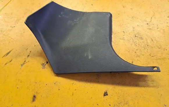 Mercedes-Benz E W212 Foot area side trim A2126800606