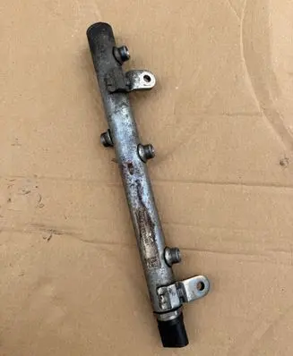 Mercedes-Benz R W251 Fuel main line pipe A6420702595 0805000416