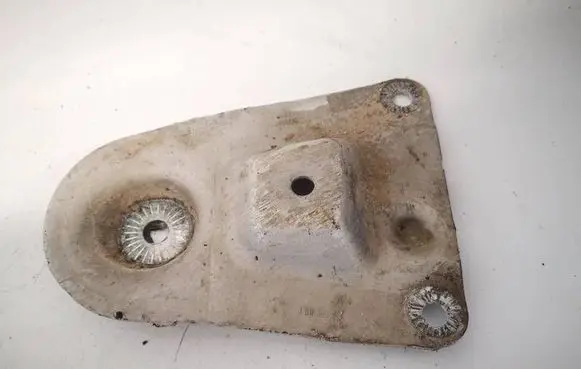 Volkswagen PASSAT B5.5 Engine mounting bracket 8D0399542