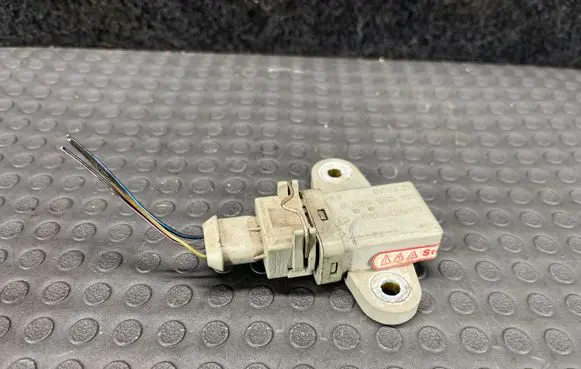 Mercedes-Benz C W202 ESP acceleration yaw rate sensor 0125420417