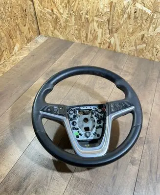 Opel Insignia A Steering wheel 13306881 81LZ94