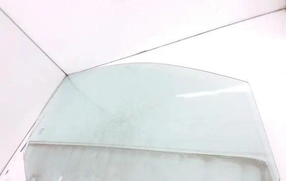 Volvo V70 Front door window glass four-door AS2