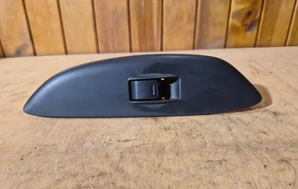 Toyota Yaris Electric window control switch 