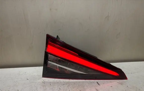 Tailgate rear/tail lights