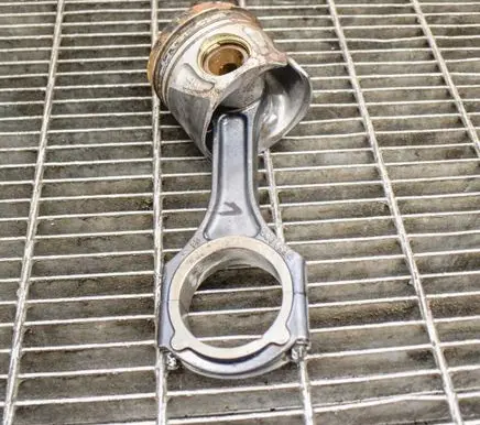 Mercedes-Benz E W212 Piston A6510302017 A6510300020