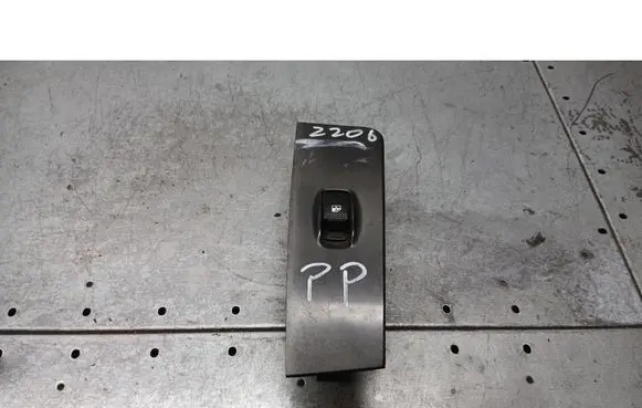 Hyundai Matrix Electric window control switch 9358017000